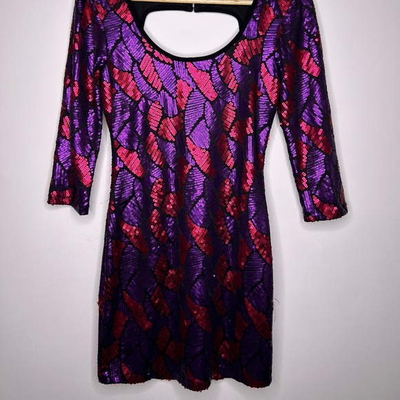 Purple and Fuschia sequins sexy fitted open back Marciano dress. XS - Picture 4 of 4